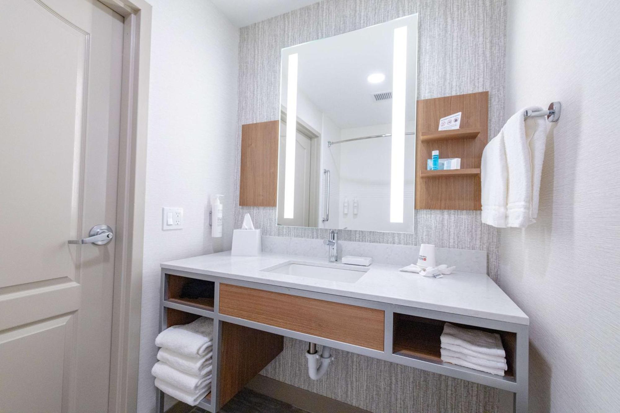 Hilton Garden Inn Lakewood Exteriér fotografie